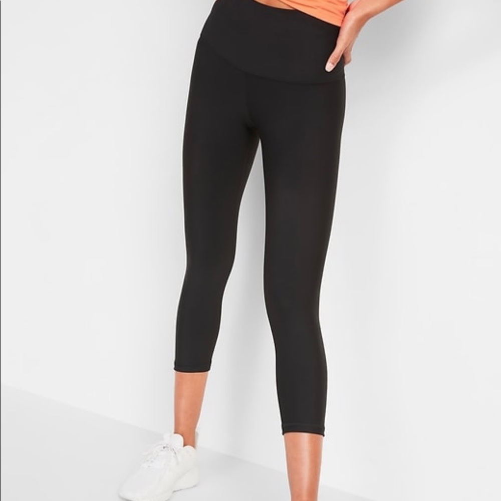 NWT Old Navy Women’s Extra High Waist Powersoft Hidden Pocket Crop Leggings M